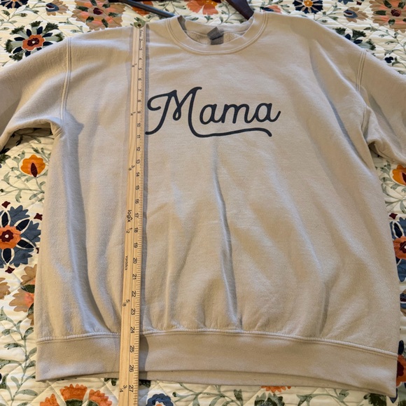 Gildan Beige Heavy Blend ‘Mama’ Sweatshirt Women’s Size Large‎ - Picture 5 of 6